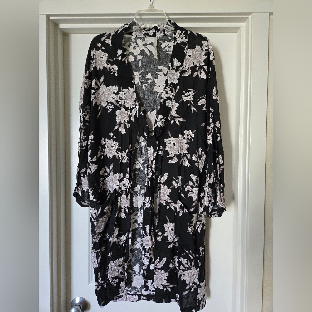 Spiritual Gangster Black and White Floral Kimono